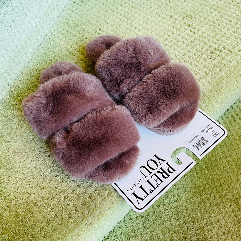 Pretty You London size S fits possible 6 to 7 slippers man made fur brand new